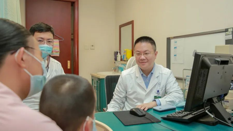 上海長征醫(yī)院殷浩教授團(tuán)隊 上海長征醫(yī)院殷浩教授團(tuán)隊