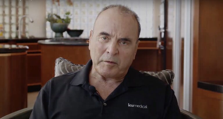 喬治·洛佩茲 (George Lopez)，他支付了200萬美元的支票來資助早期實驗。