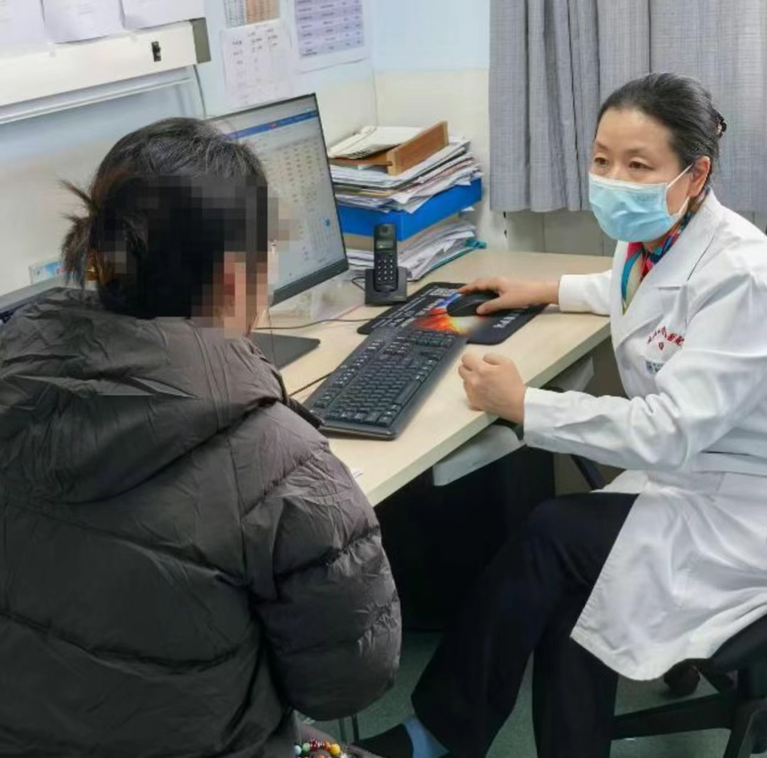 血液內科主任周芙玲坐診中